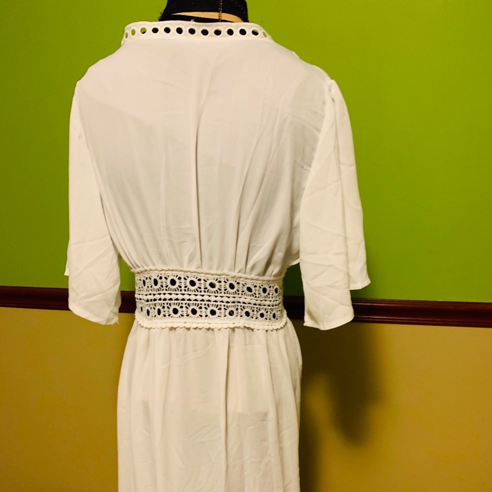 White Robe small - Picture 3 of 3